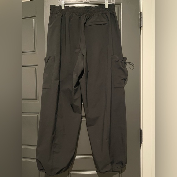 Athleta Stay Fly Black Zipper Nylon Track Pant Size Medium Gently Worn - Picture 2 of 11